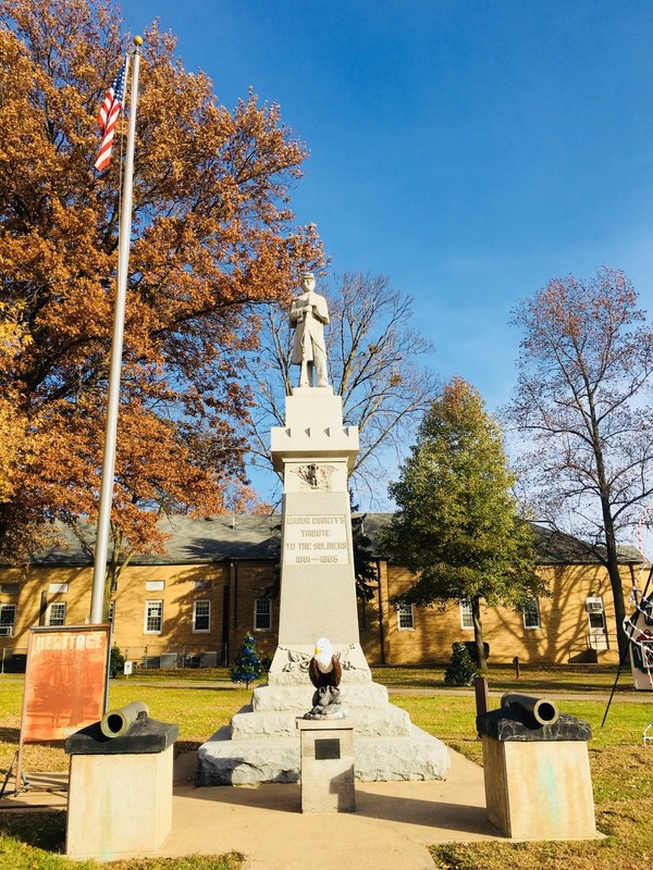 Civil War Memorial on the courthouse lawn