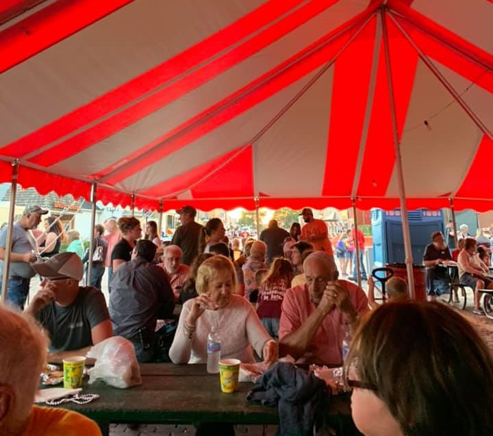 Eating under the big tent
